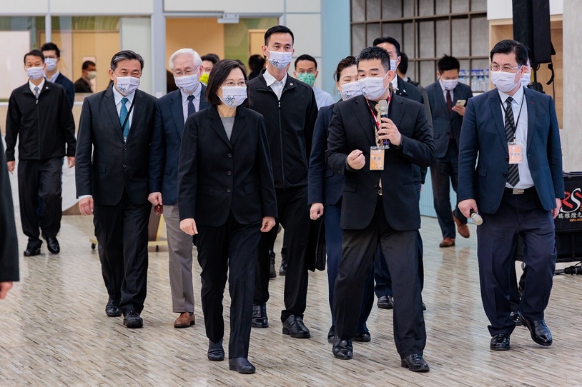 蔡英文總統總統巡視智慧交通載具